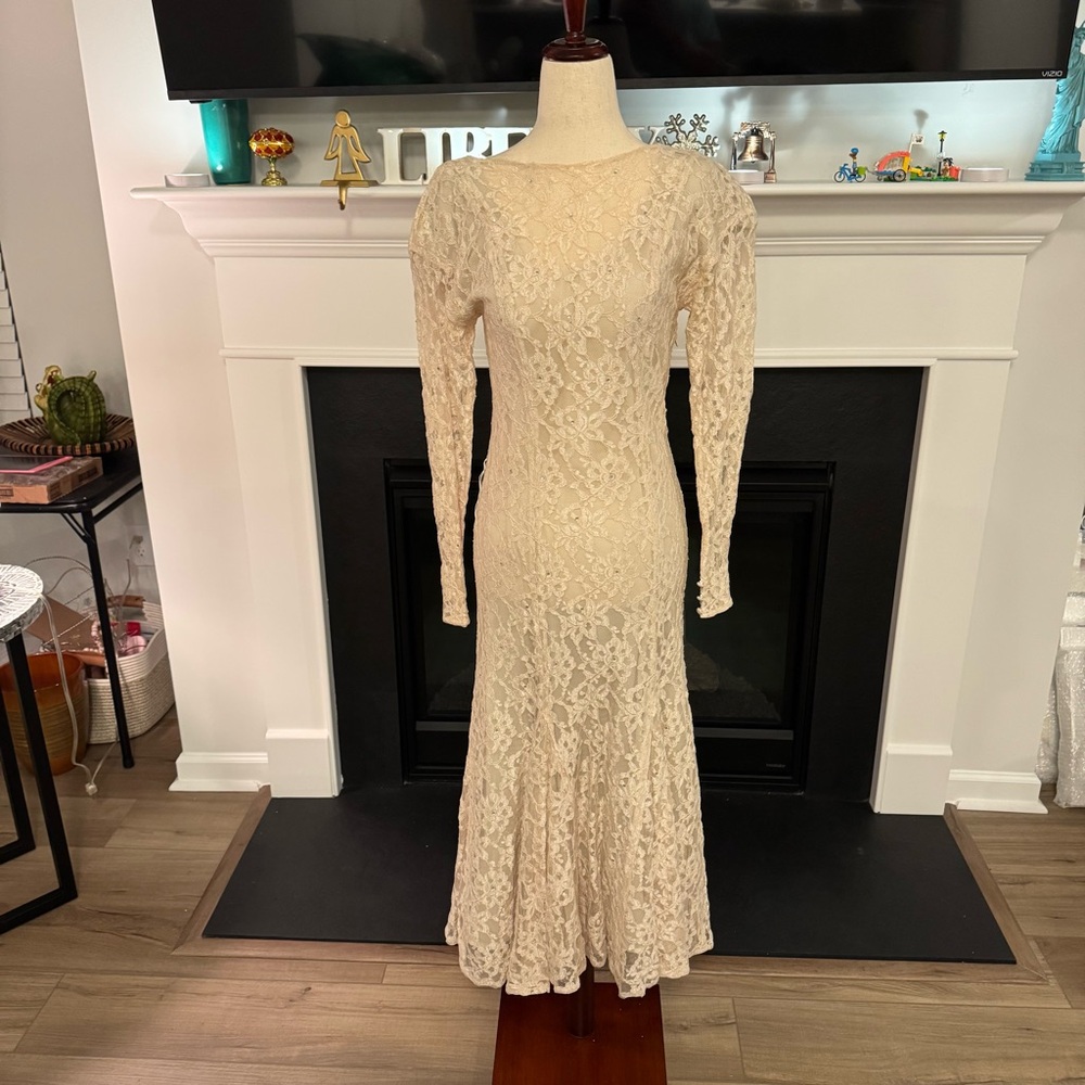 🤍 Vintage 1980s Halston III Cream Lace Long Sleeve Midi Dress – Size 4